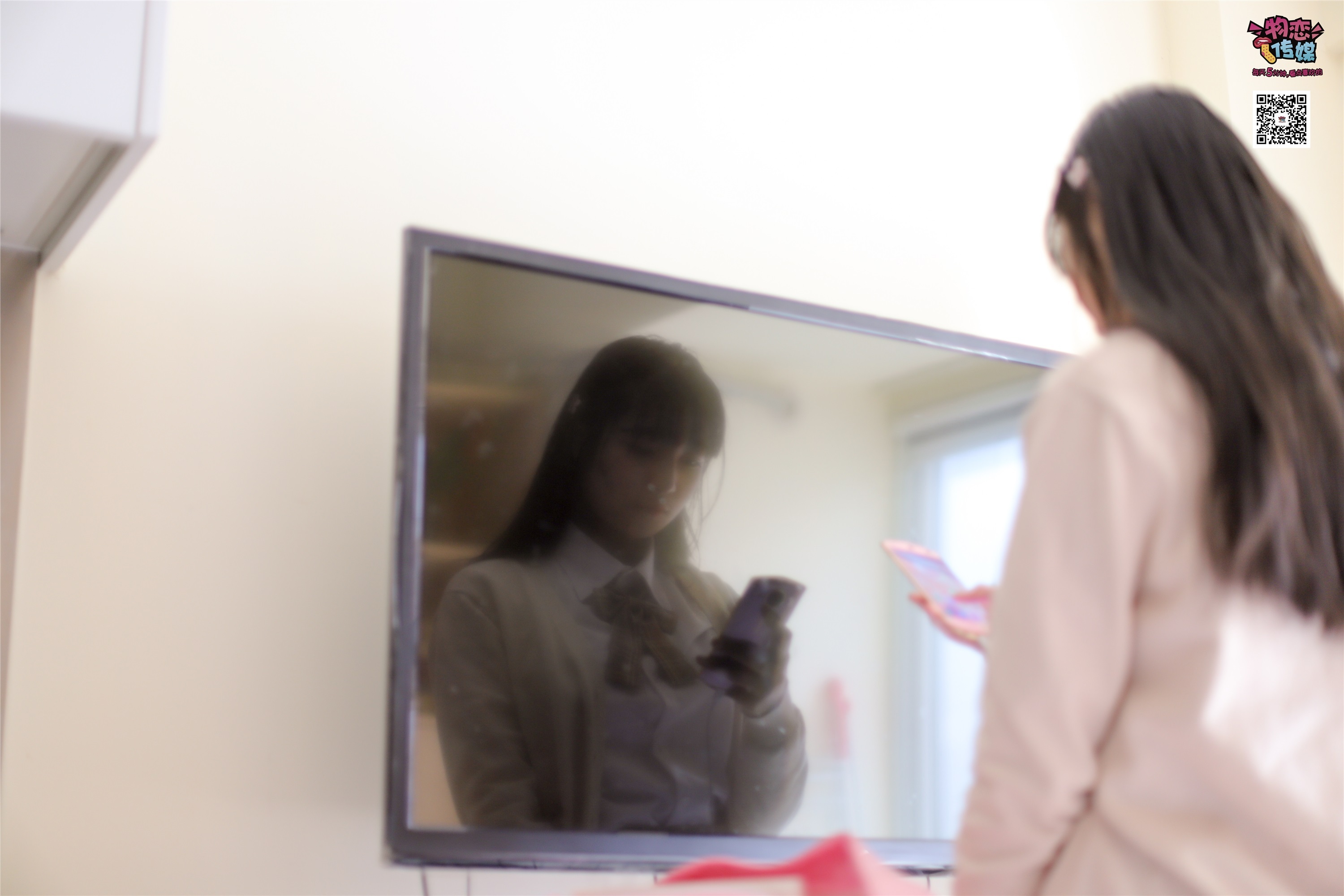 物恋传媒 No.005 JK制服高中小姐姐，棉袜加丝袜